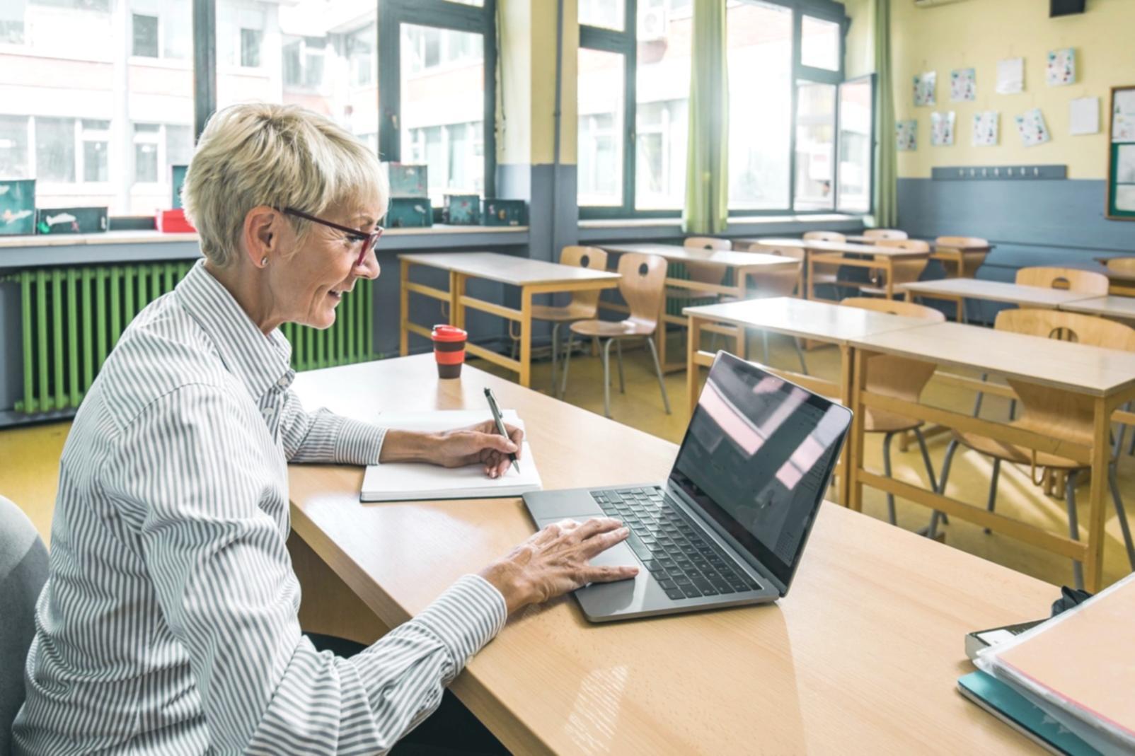 Büroumgebung Linoravexis